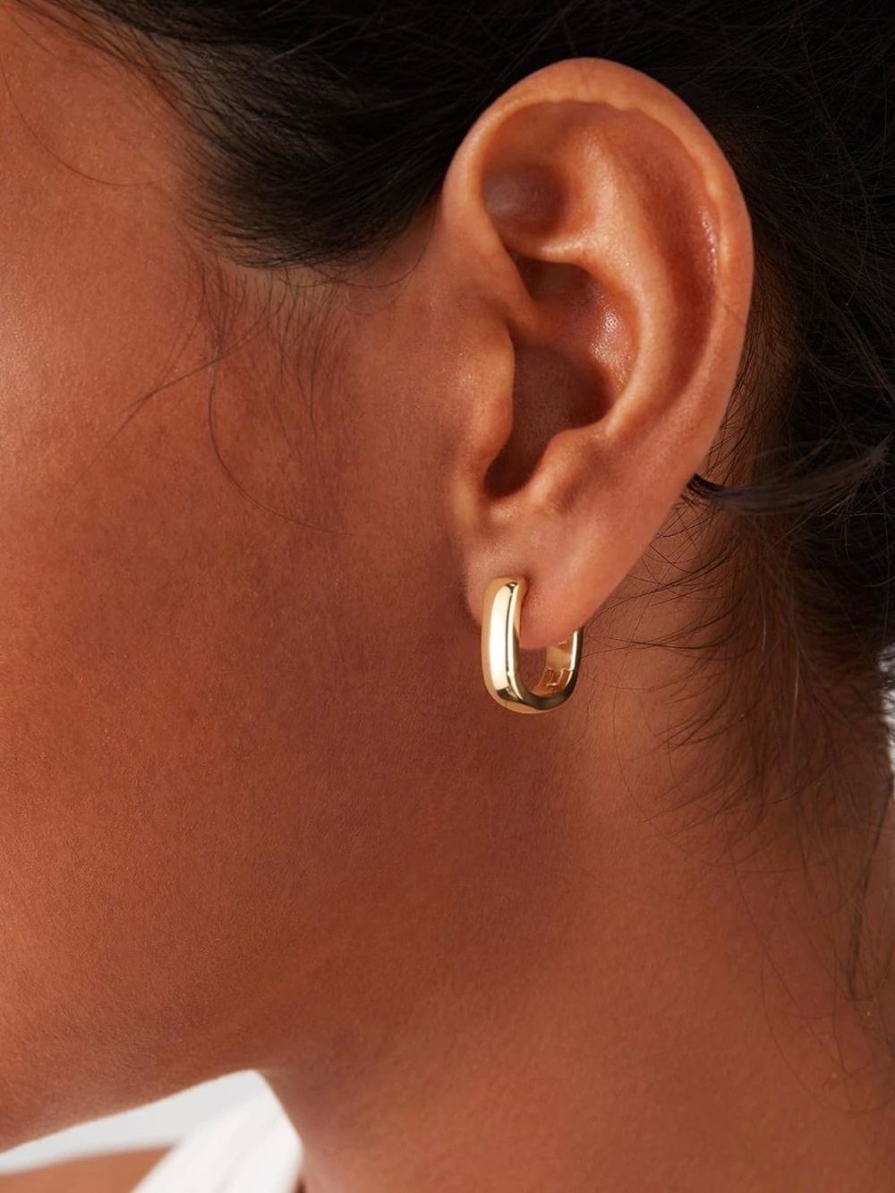 SHASHI Capsule Huggie Hoop Earrings